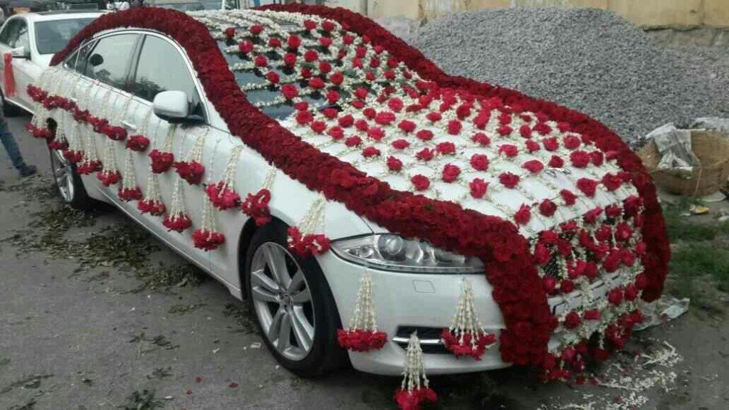 Decoration of Wedding Car